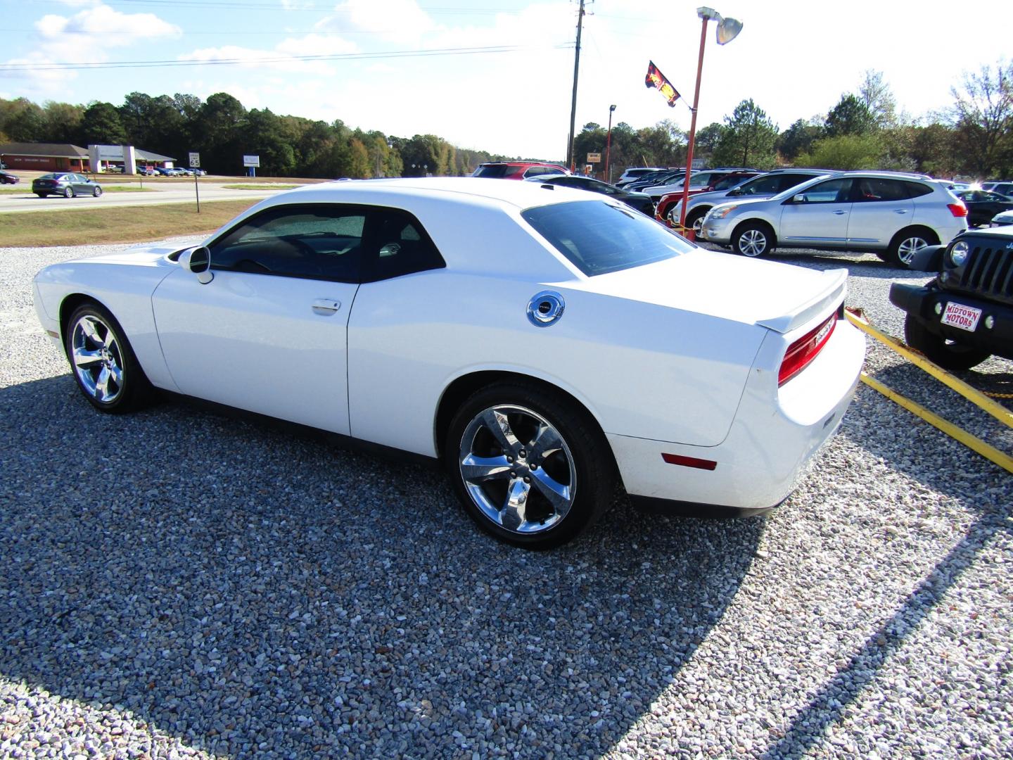 2012 WHITE Dodge Challenger SXT (2C3CDYAG7CH) with an 3.6L V6 DOHC 24V engine, Automatic transmission, located at 15016 S Hwy 231, Midland City, AL, 36350, (334) 983-3001, 31.306210, -85.495277 - Photo#4